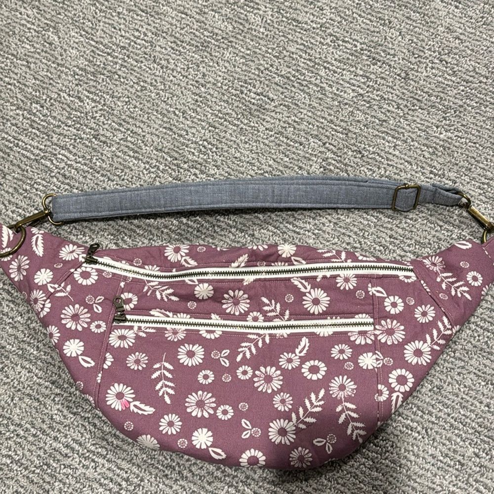 Women’s belt bag